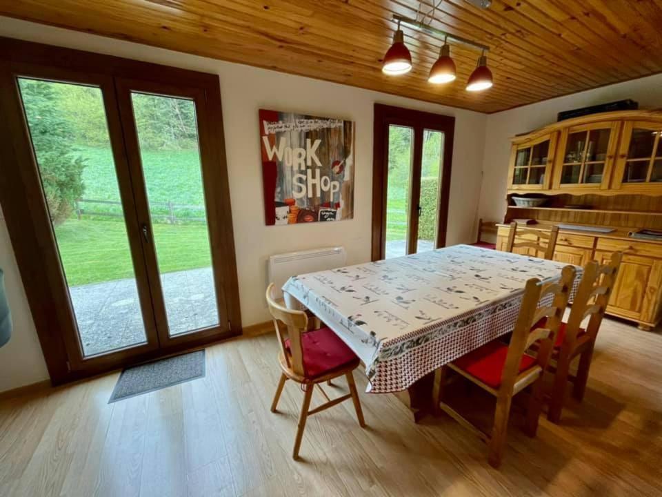 LE BOIS JOLI Chalet 4 étoiles CLEDICIHOME Cadre paisible en lisière de forêt Gérardmer Camera foto