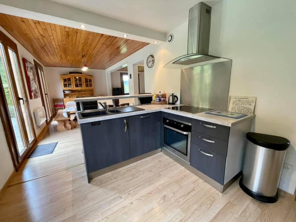 LE BOIS JOLI Chalet 4 étoiles CLEDICIHOME Cadre paisible en lisière de forêt Gérardmer Camera foto