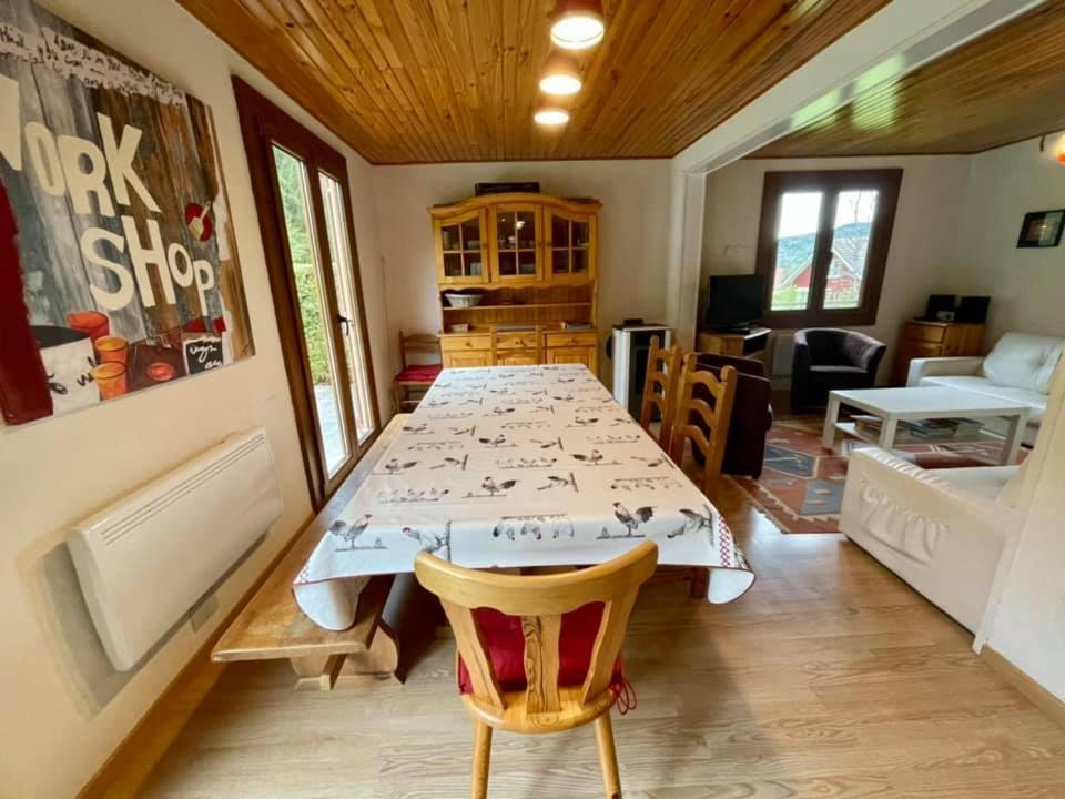 LE BOIS JOLI Chalet 4 étoiles CLEDICIHOME Cadre paisible en lisière de forêt Gérardmer Camera foto